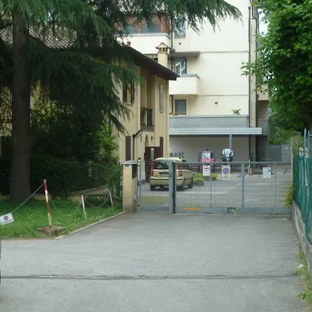 公寓 Il Giardinetto - Smart Working - Airport - Private Parking - Private Garden - Ducati - Philip Morris